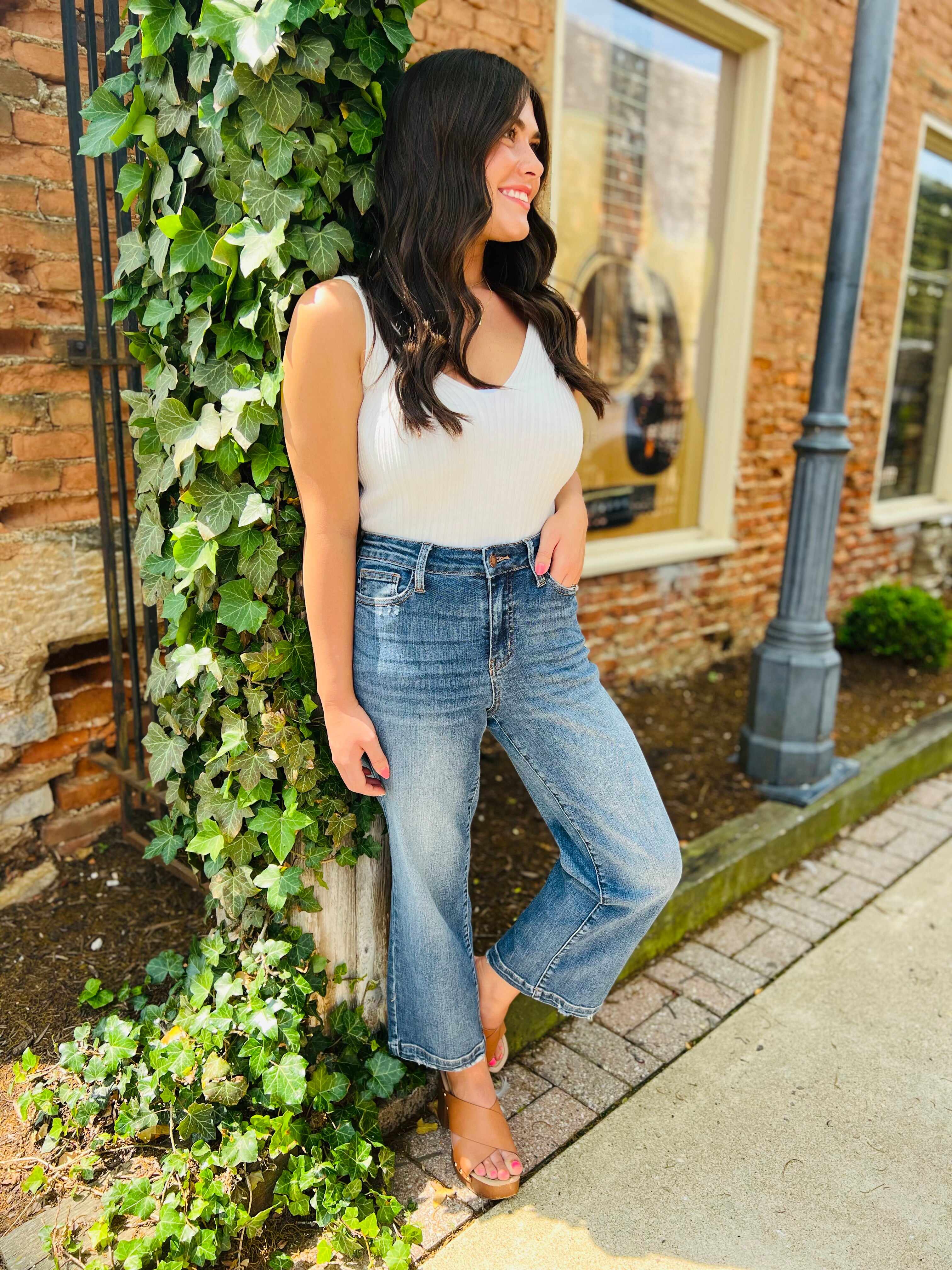 REG/CURVY Wide Eyed Cropped Wide Leg Jeans