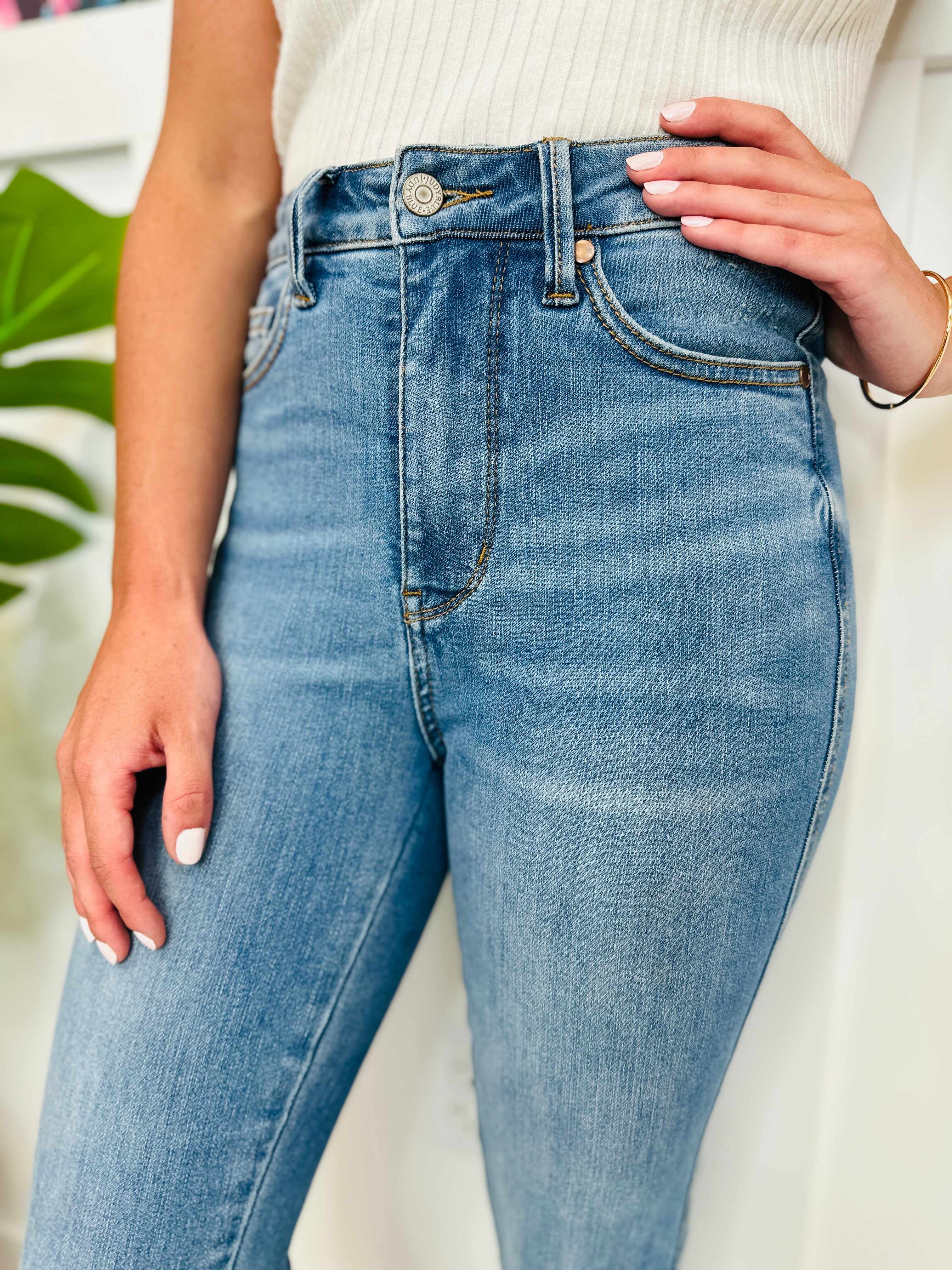 Tummy Control and Butt Lifting REG/CURVY Triple Threat Skinny Jeans