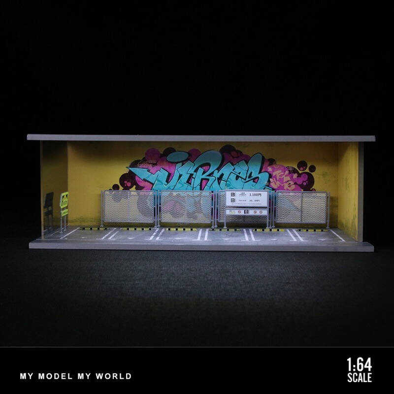 1:64 Scale Urban Street Scene Diorama Display Case – Industrial Roadside Setting for Diecast Cars