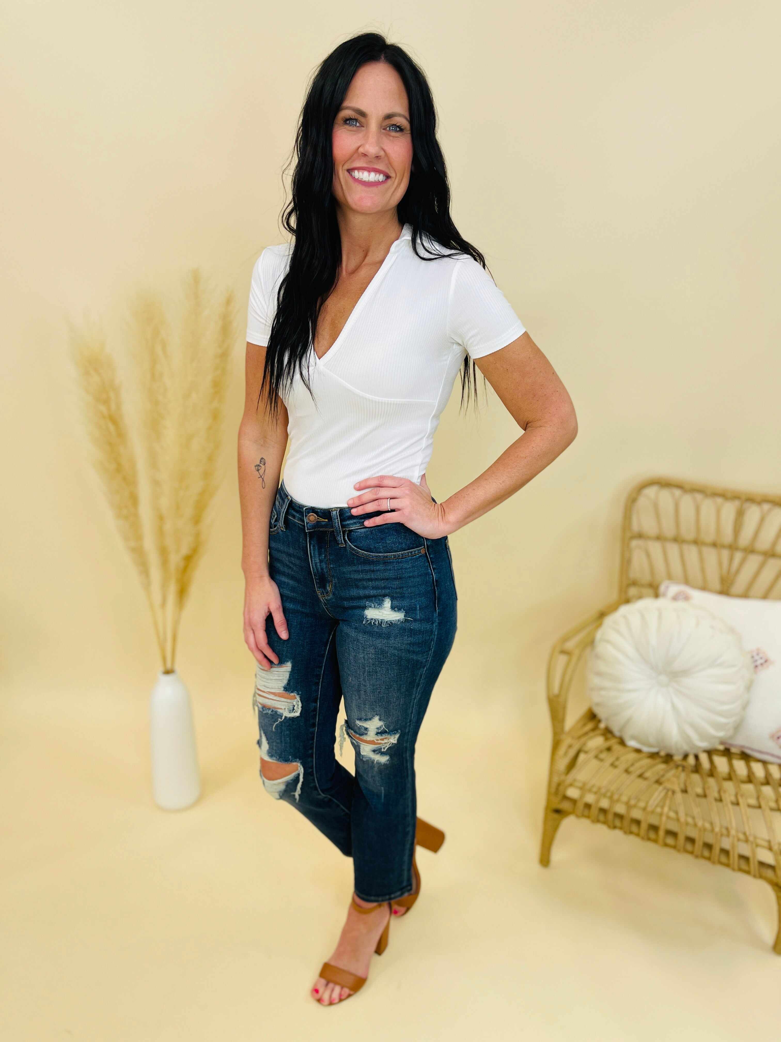 REG/CURVY Crop and Stare Straight Jeans