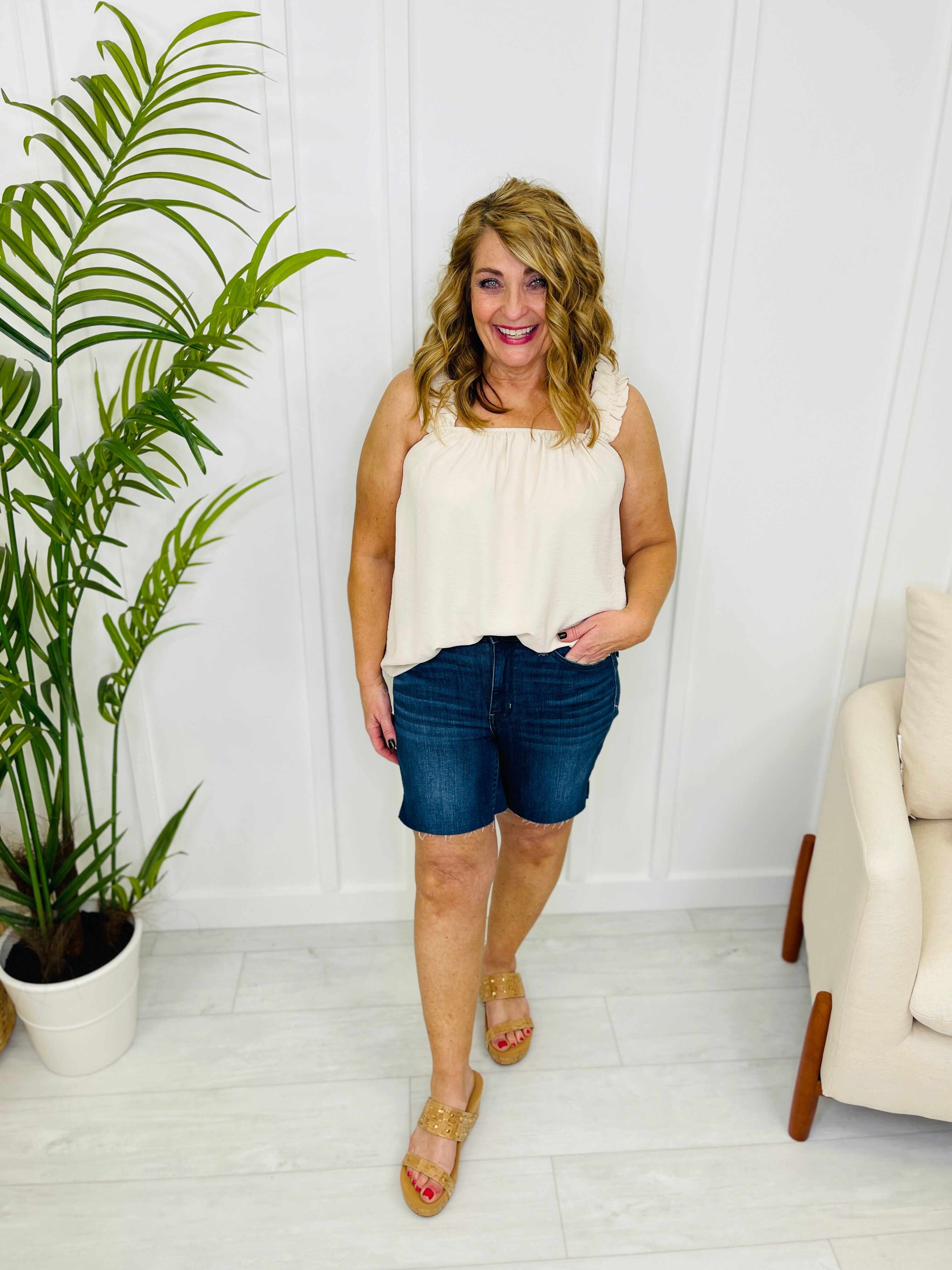 REG/CURVY Stretch This Way Mid Thigh Shorts