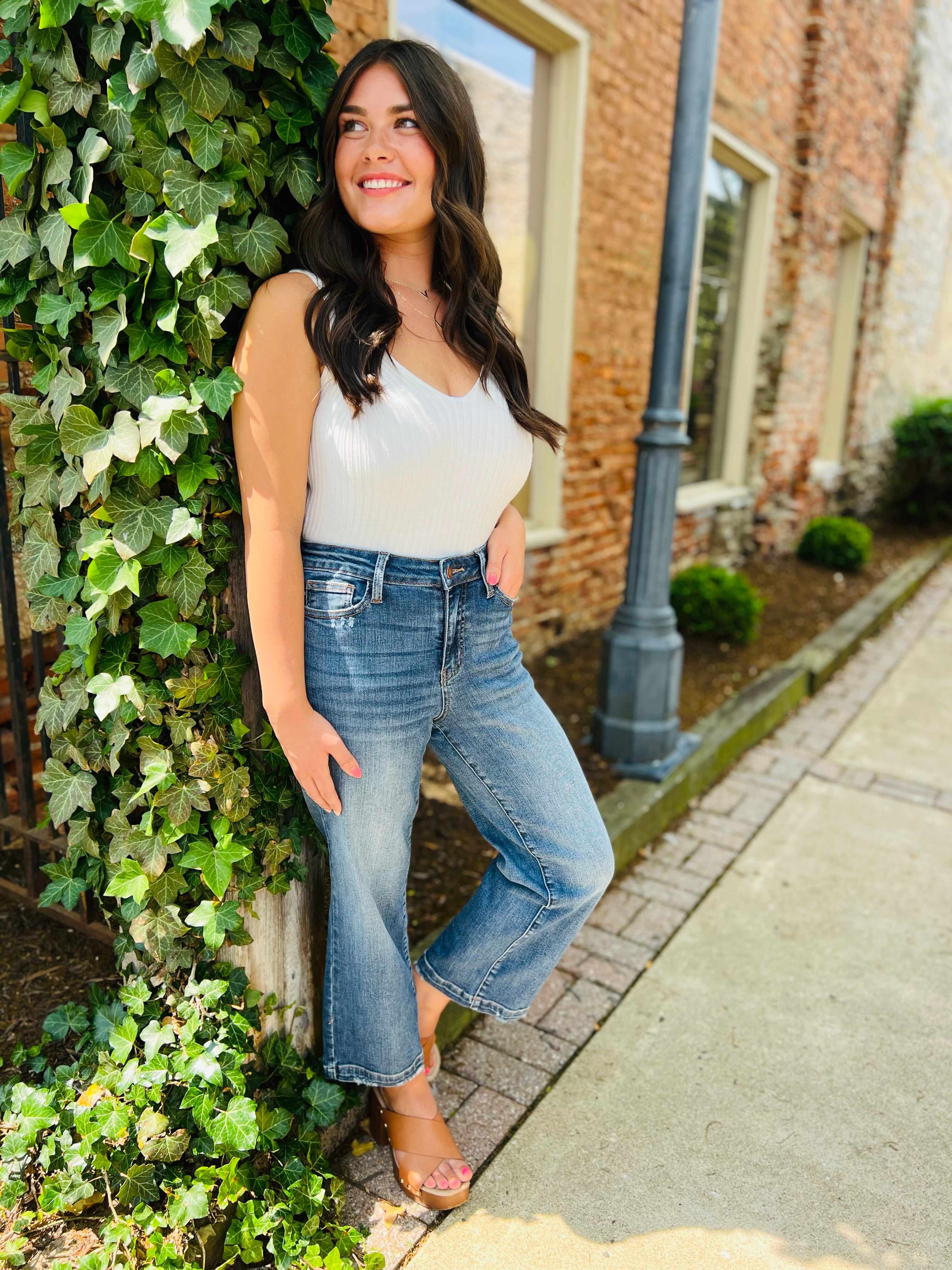 REG/CURVY Wide Eyed Cropped Wide Leg Jeans