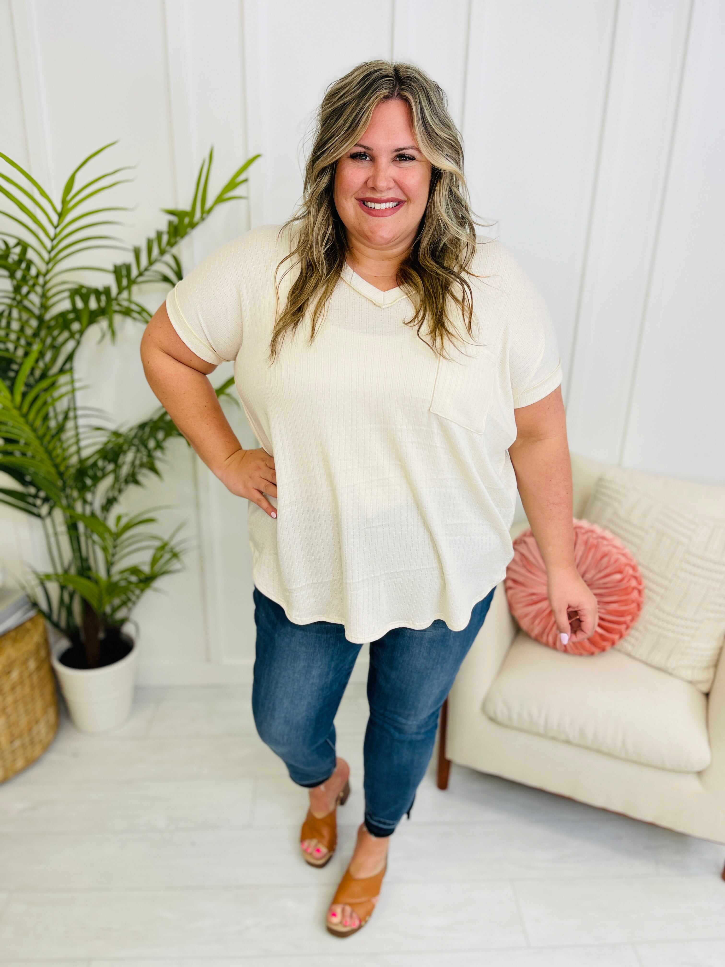 REG/CURVY Not What It Seams Side Slit Jeans
