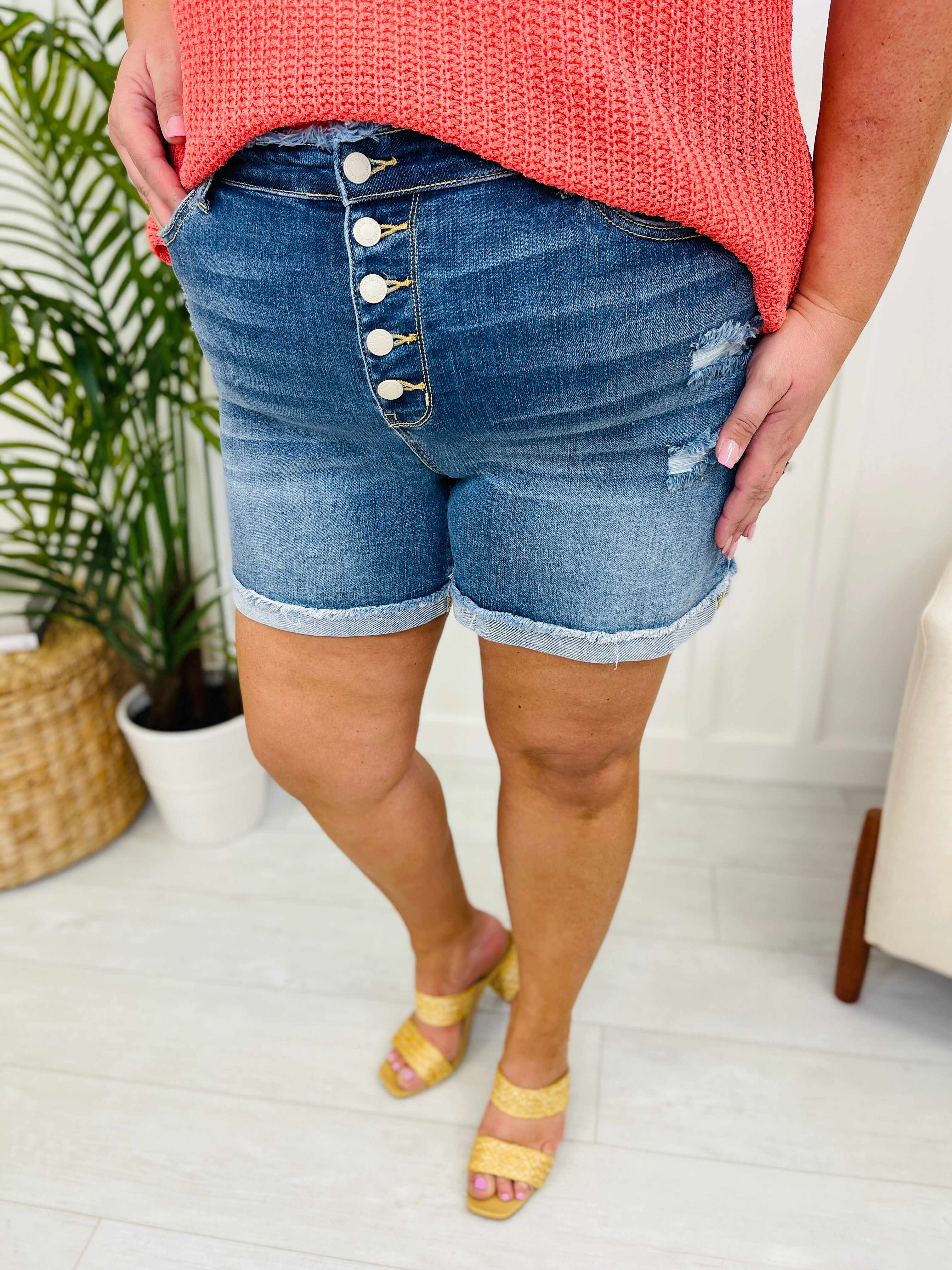 REG/CURVY Fray It Right Shorts