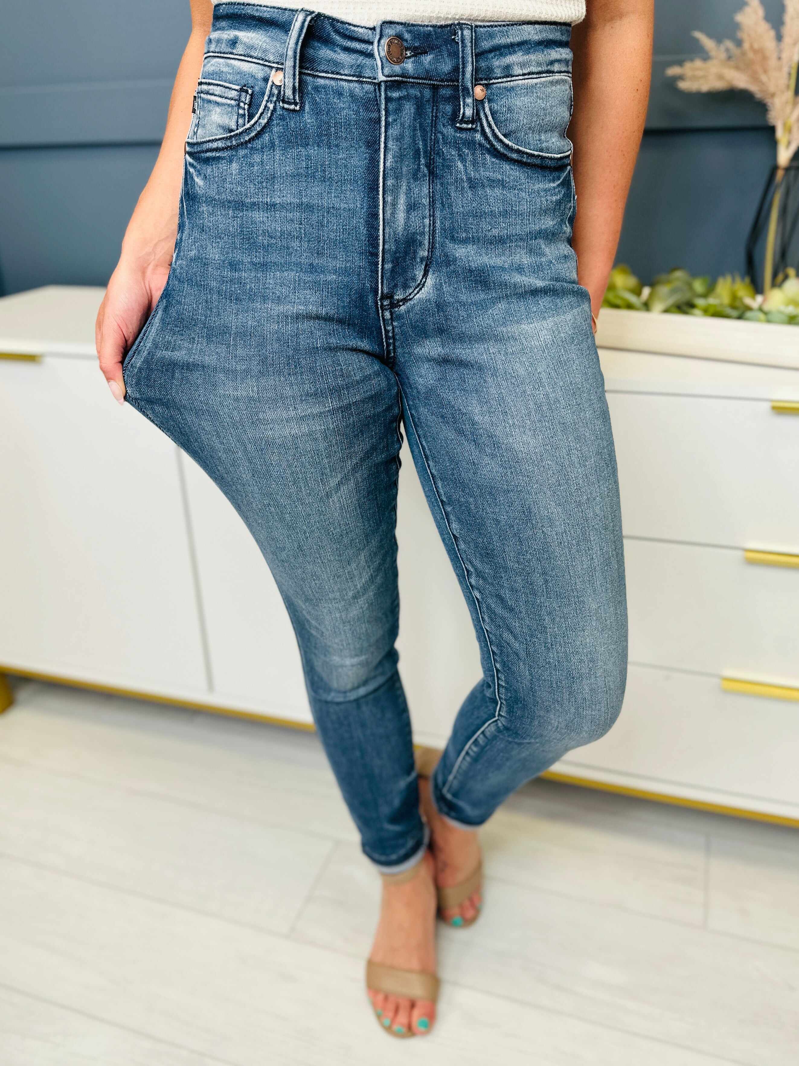 Tummy Control Skinny Jeans in Reg/Curvy Total Infatuation Restock