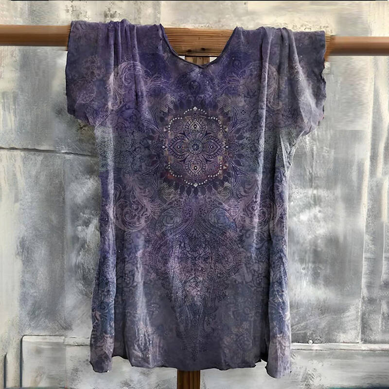 Women's Hippie Print V-neck T-shirt