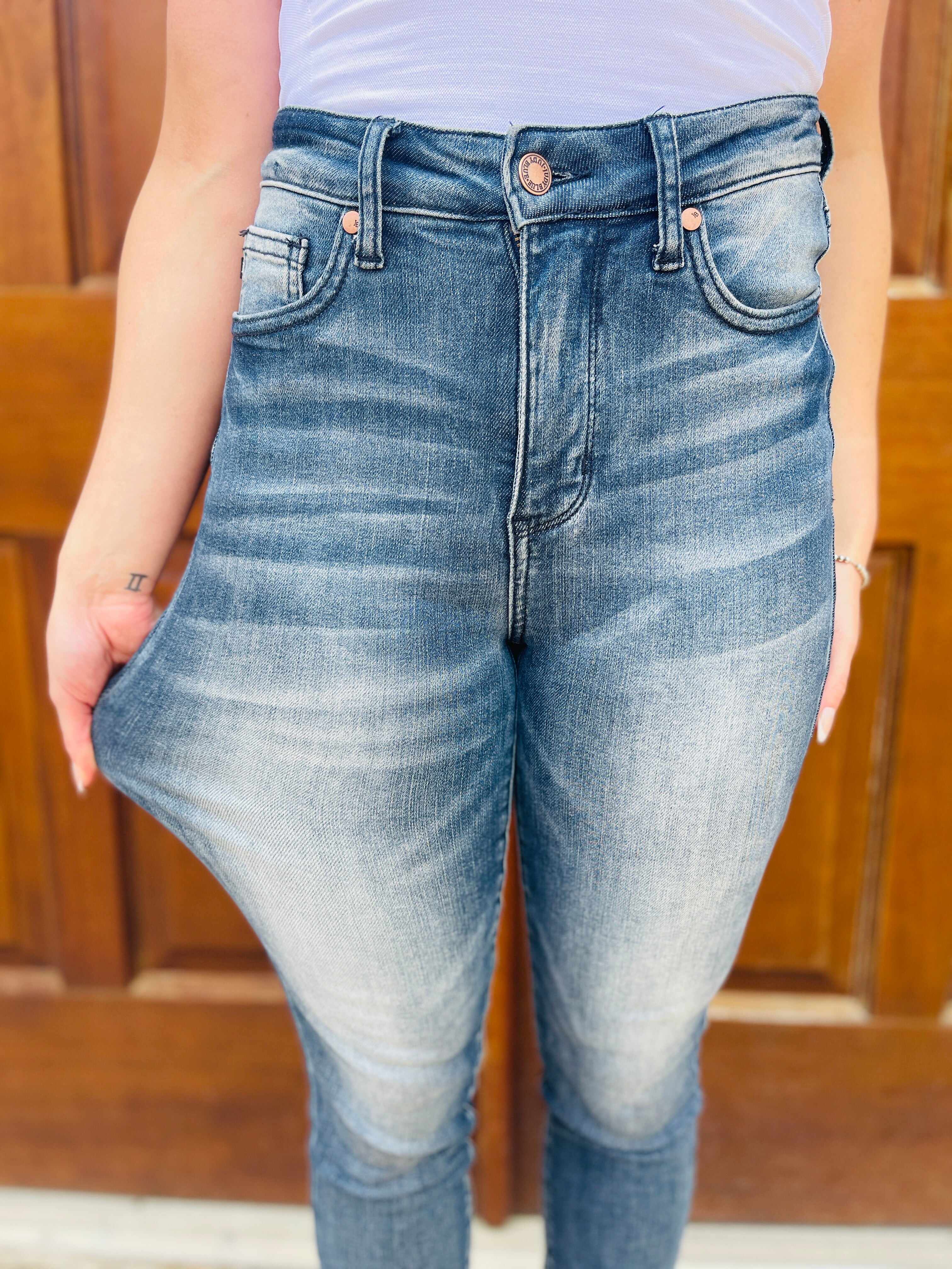 Tummy Control Skinny Jeans in Reg/Curvy Total Infatuation Restock