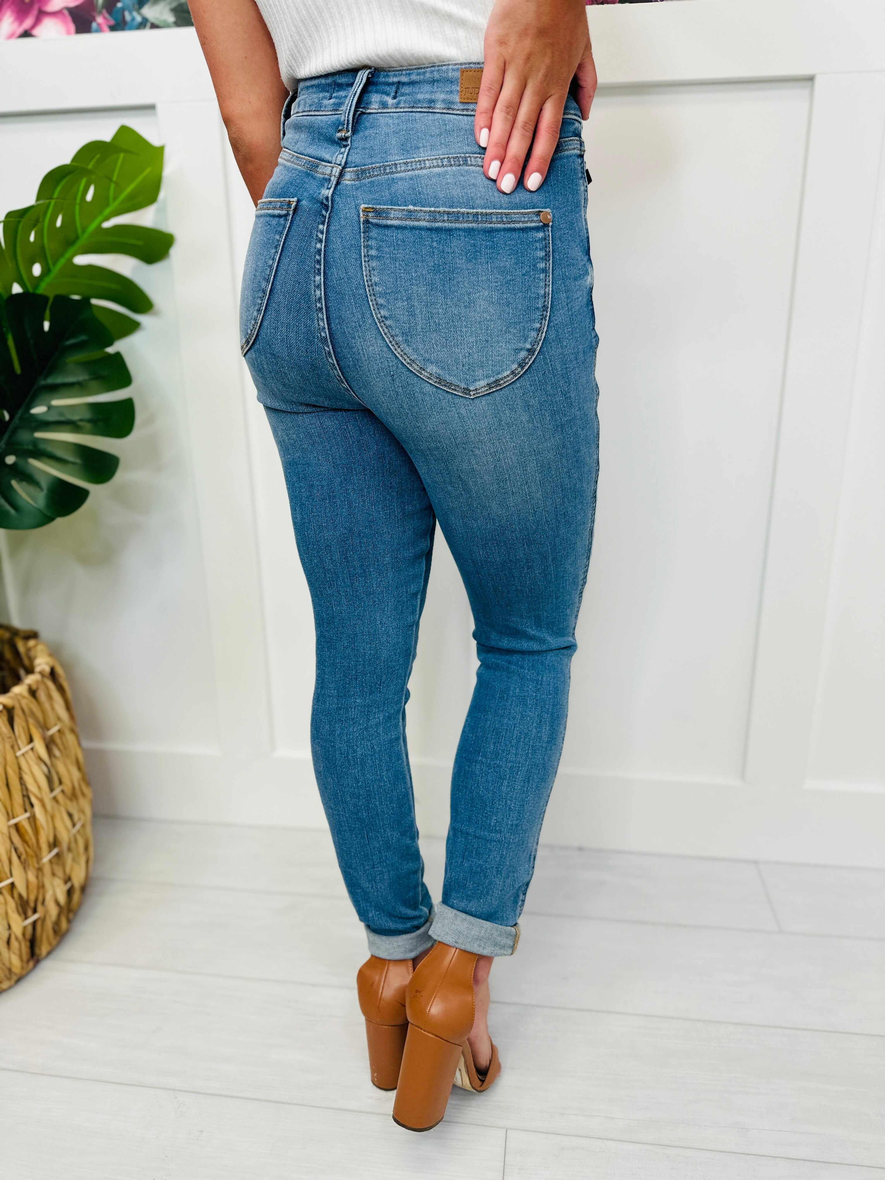 Tummy Control and Butt Lifting REG/CURVY Triple Threat Skinny Jeans
