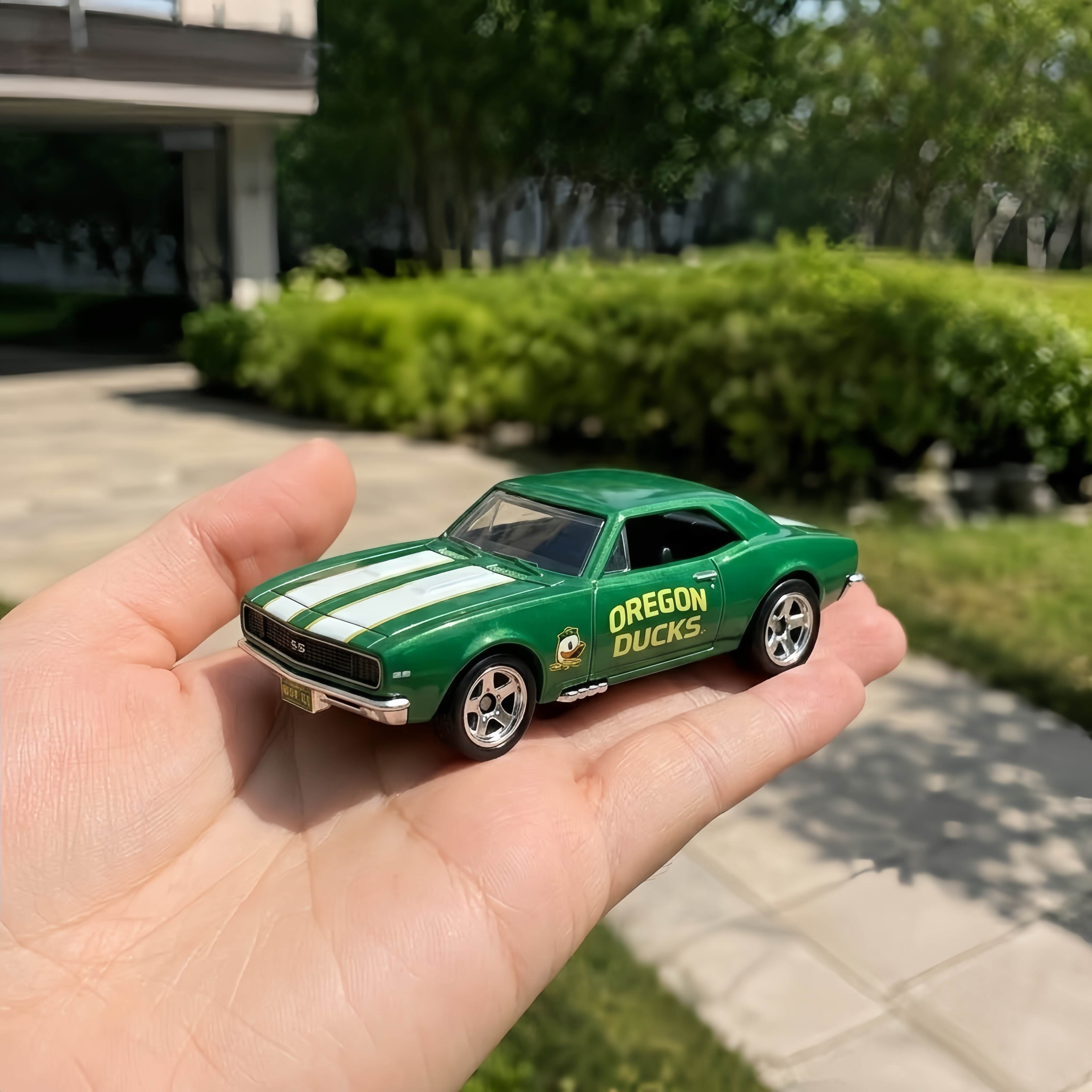 Hot Wheels Oregon Ducks 132nd Anniversary Chevrolet Camaro