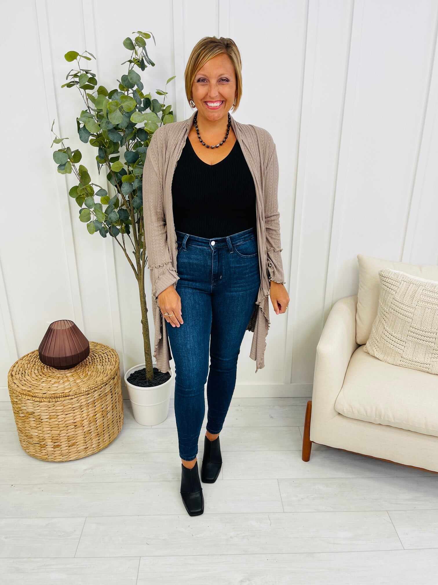 REG/CURVY Mid Rise Classic and Classy Skinny Jeans