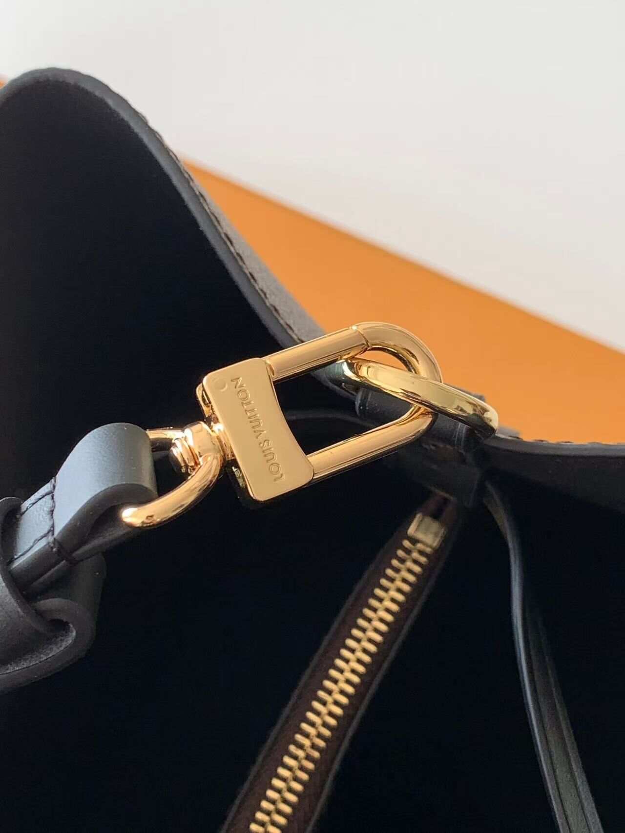 BK 2026 DRAWSTRING BUCKET BAG BROWN