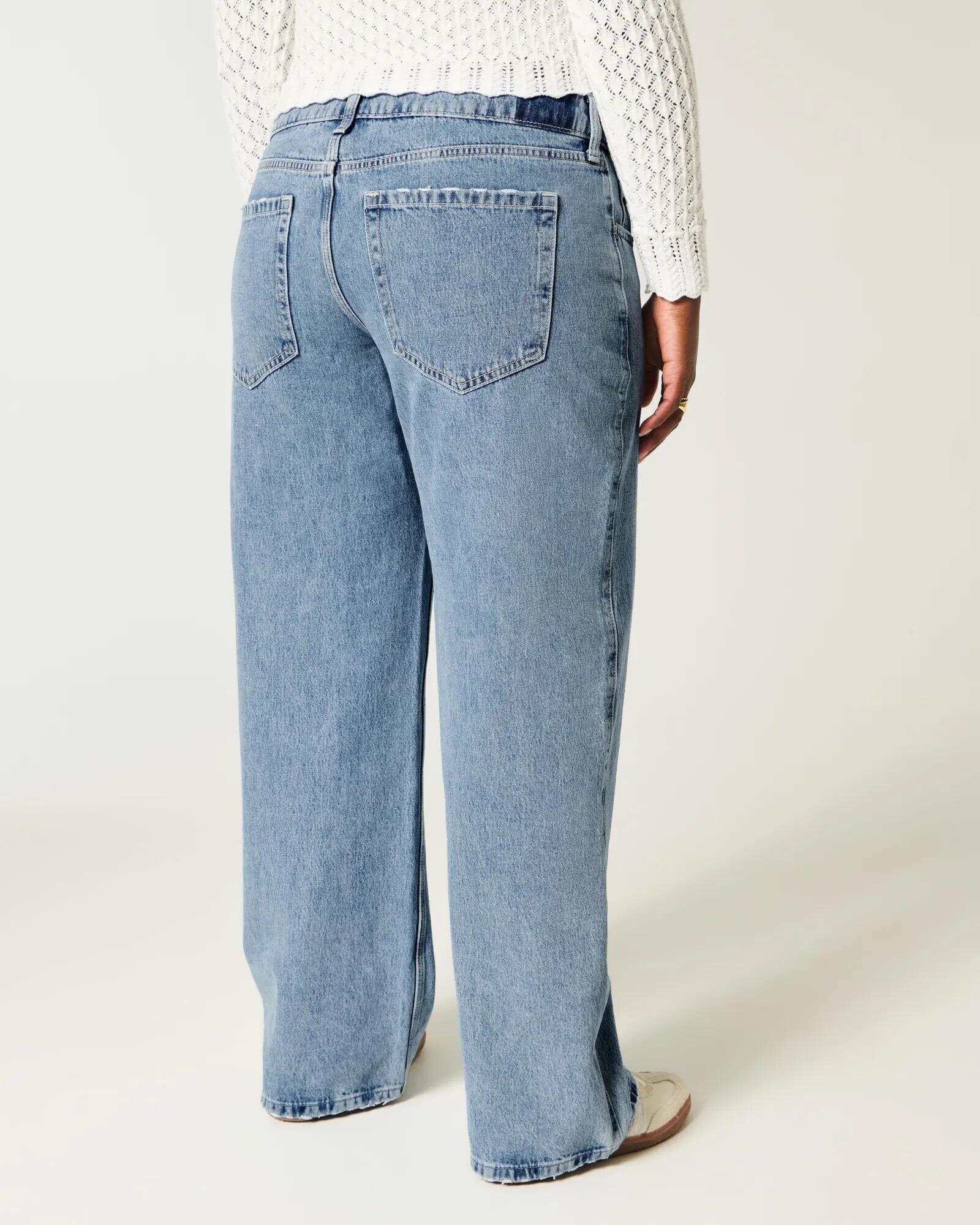 Curvy Low-Rise Light Wash Baggy Jeans