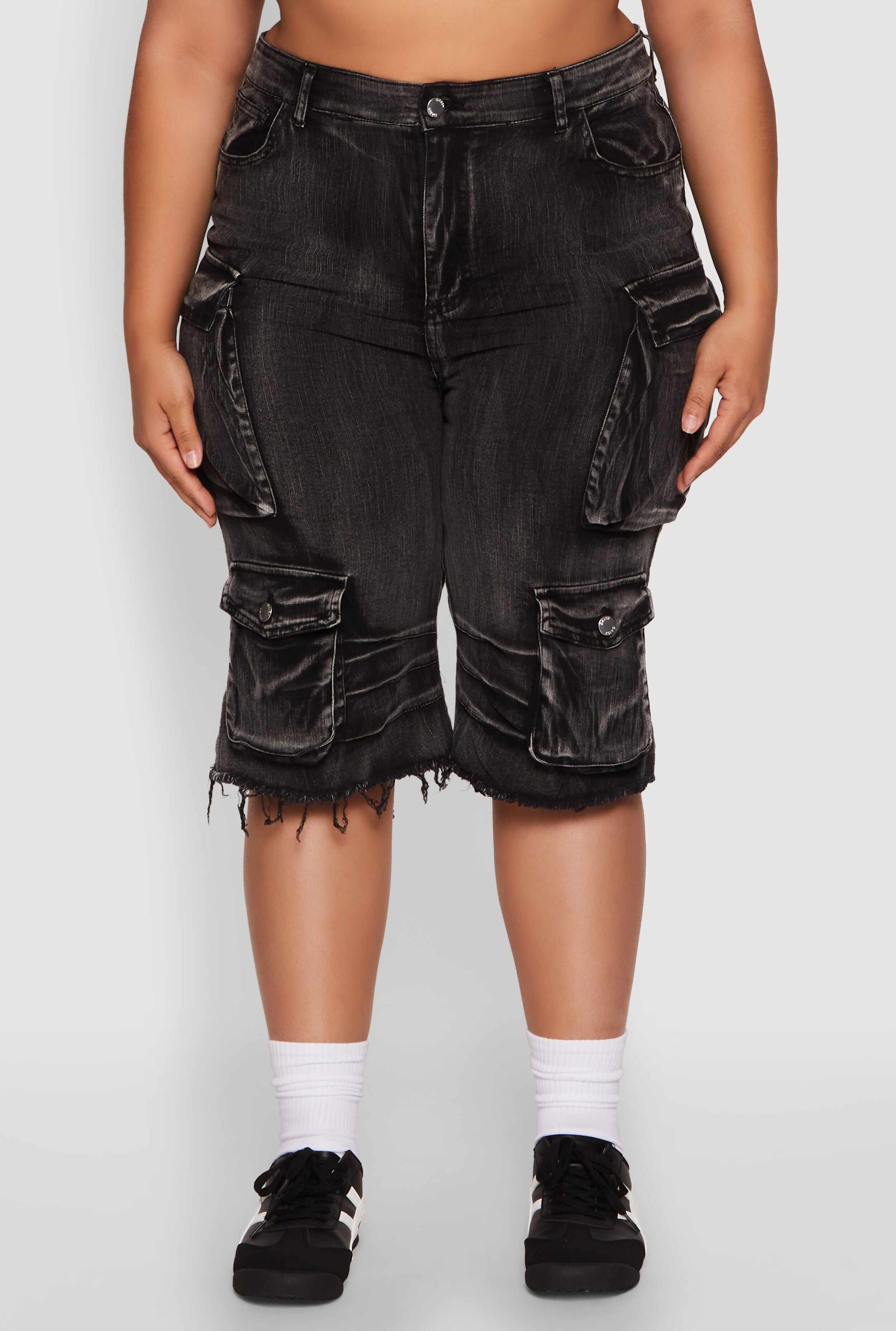 Plus Size Daisy Frayed Hem Denim Cargo Shorts